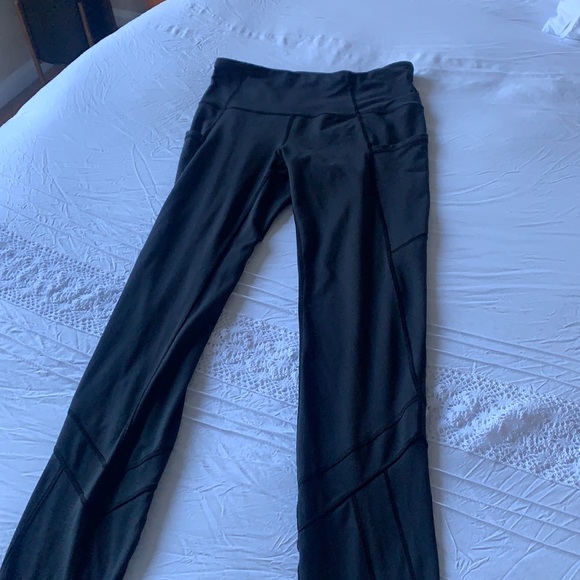 Lululemon kids high waisted leggings fitting size 4 or 6 - Picture 1 of 3